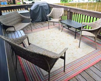 Brown Ave Bourbon Trail & Beds- Shelbyville, Ky - Shelbyville - Balkon