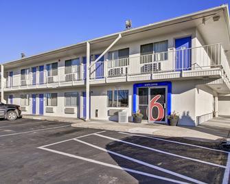 Motel 6 Green Bay - Γκριν Μπέι - Κτίριο