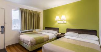 Motel 6 Green Bay - Green Bay - Bedroom