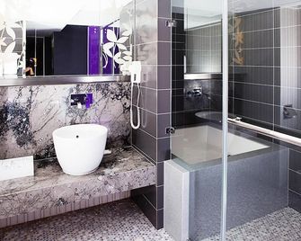 Royal Hotel Group- Central Park Branch - Kaohsiung City - Bathroom