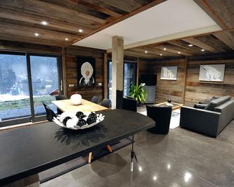 Chalet L' Ours Blanc, Luxury 18/20-Person Chalet, Heated Sauna Jacuzzi, Spa. - Champagny-en-Vanoise - Living room