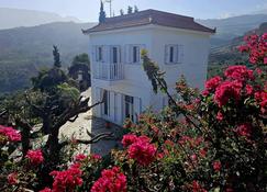 Peloponnese Hideout - white villa - Akrata - Rakennus