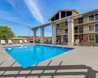 Park Inn by Radisson - Pigeon Forge - Pool