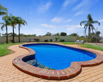 Comfort Inn & Suites Riverland - Barmera - Piscina
