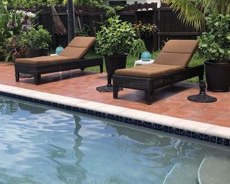 Sparkling Clean Beautiful Brand New Designer Studio with Pool Access - Kendall - Pool