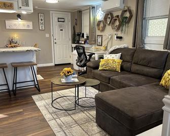 The Hive - Unique Themed Getaway - Billerica - Living room