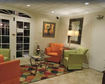 French Quarter Suites Hotel - New Orleans - Living room