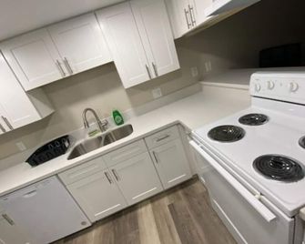 Private room. 5 mins from Freemont. 10 mins from strip - Las Vegas - Cocina