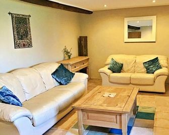 3-Star Countryside Gîte with Pool - 2 bedrooms - Charente countryside - Exideuil - Sala de estar