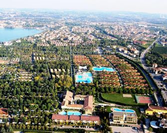 Camping Bella Italia - Peschiera del Garda - Outdoors view