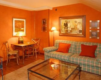 Hotel Avenida Real - Villaviciosa
