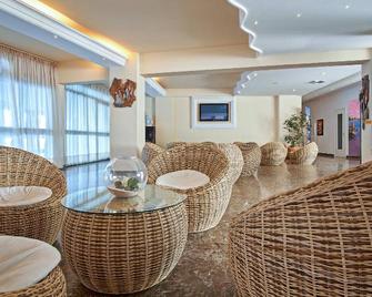 Capo Skino Park Hotel - Gioiosa Marea - Salónek