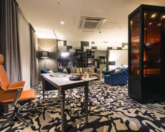 Best Louis Hamilton Hotel Changwon - Changwon - Living room