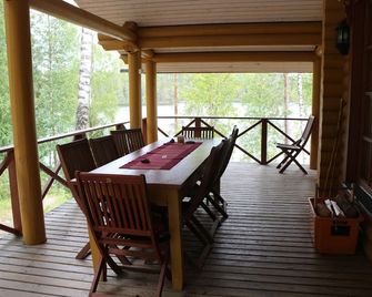 Scandinavian holiday apartment next to pure nature - Hattula - Balcón