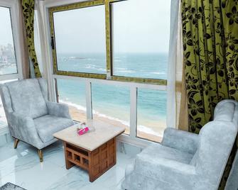 فندق ريجنسي الاسكندرية - الإسكندرية - غرفة معيشة