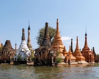 Sanctum Inle Resort - Nyaungshwe