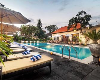 هوتل سيجارا أجونج - دنباسار - حوض السباحة
