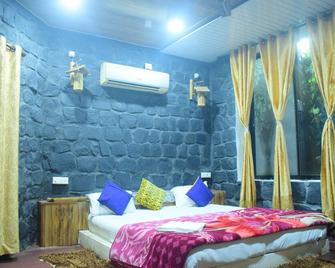 Istaqbal Hotel Mukki - Kanha - Bedroom