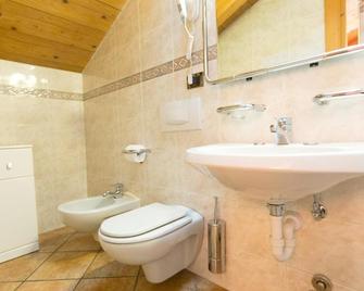 Hotel Champagne - Livigno - Bathroom