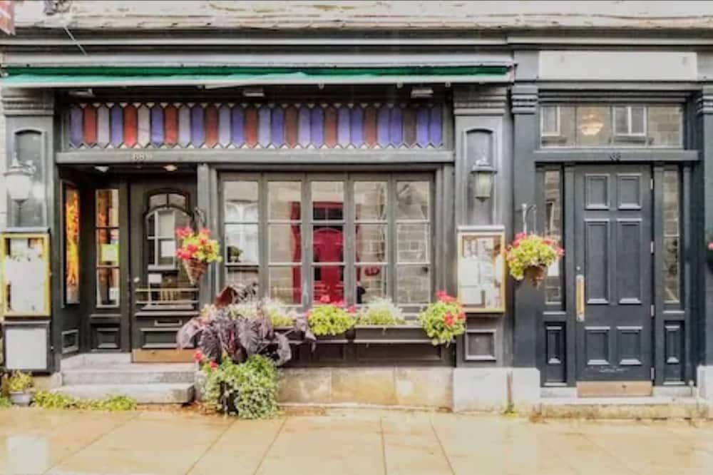 Other view of Hotel Louisbourg