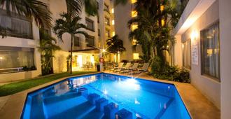 坎昆氣氛套房旅館 - 坎昆 - Cancun/坎康 - 游泳池