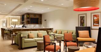 Hilton Garden Inn Boston Logan Airport - Boston - Area lounge