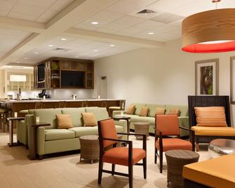 Hilton Garden Inn Boston Logan Airport - Boston - Area lounge