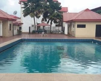 Owerri Hotel Plaza - Owerri - Piscina