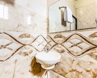 Fabhotel Adore Inn - Bombay