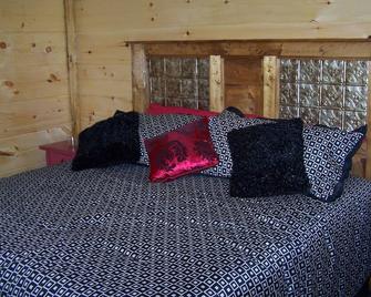 Mentone Getaways \'Mystic Hideaway\' Cabin Rental - Mentone - Habitación
