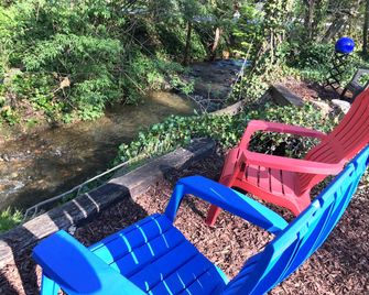 Smokies Cottage Walking Distance to Downtown Waynesville - Waynesville - Terasa