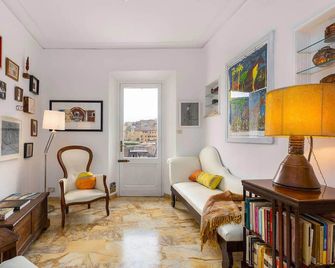 House Wow Panoramic Terrace . - Siena - Living room