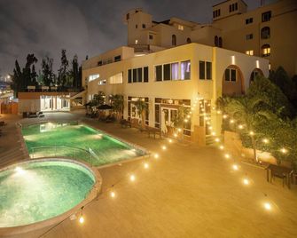 The African Regent Hotel - Accra - Zwembad