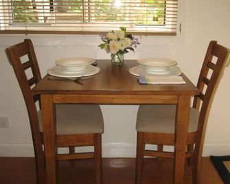 Garland Cottage Bed & Breakfast - Hamilton - Comedor
