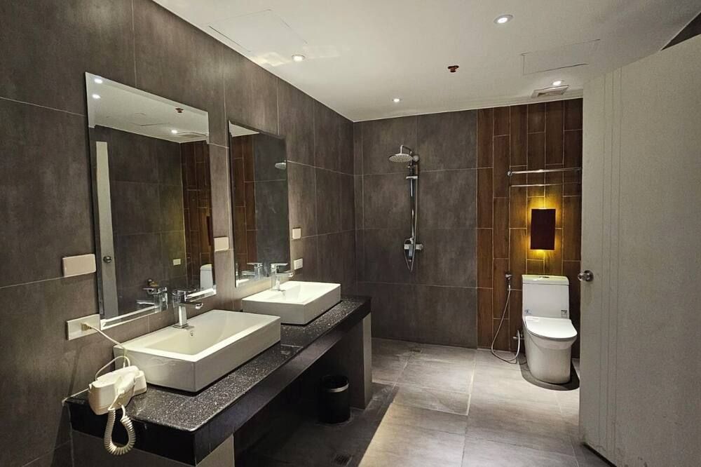 Valentino's Hotel - Angeles City - Baño