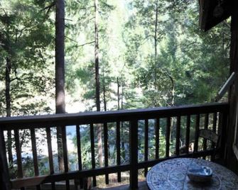 'Twin Trees' Cabin River Access In Redwoods WiFi - Garberville - Balkon