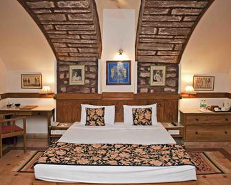 Welcomheritage Bal Samand Lake Palace - Jodhpur - Bedroom