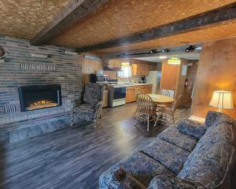 Near Munising and close to Pictured Rocks, Lake Superior, Casino and More! - Christmas - Sala de estar