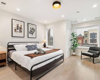 Designer 3-Bedroom Home with King Bed, Family-Friendly, Columbia Heights - Washington D. C. - Habitación