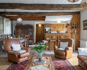 Manoir des Halles by Interhome - Plouescat - Sala de estar