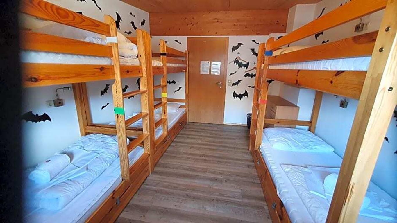 Alpking Hostel