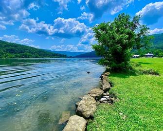 Tennessee Riverfront Cottage, Hot Tub On 3 Acres - Whitwell - Beach