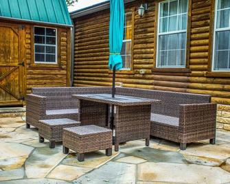 Slowpoke Cabin on Turtle Creek - Kerrville - Terasa