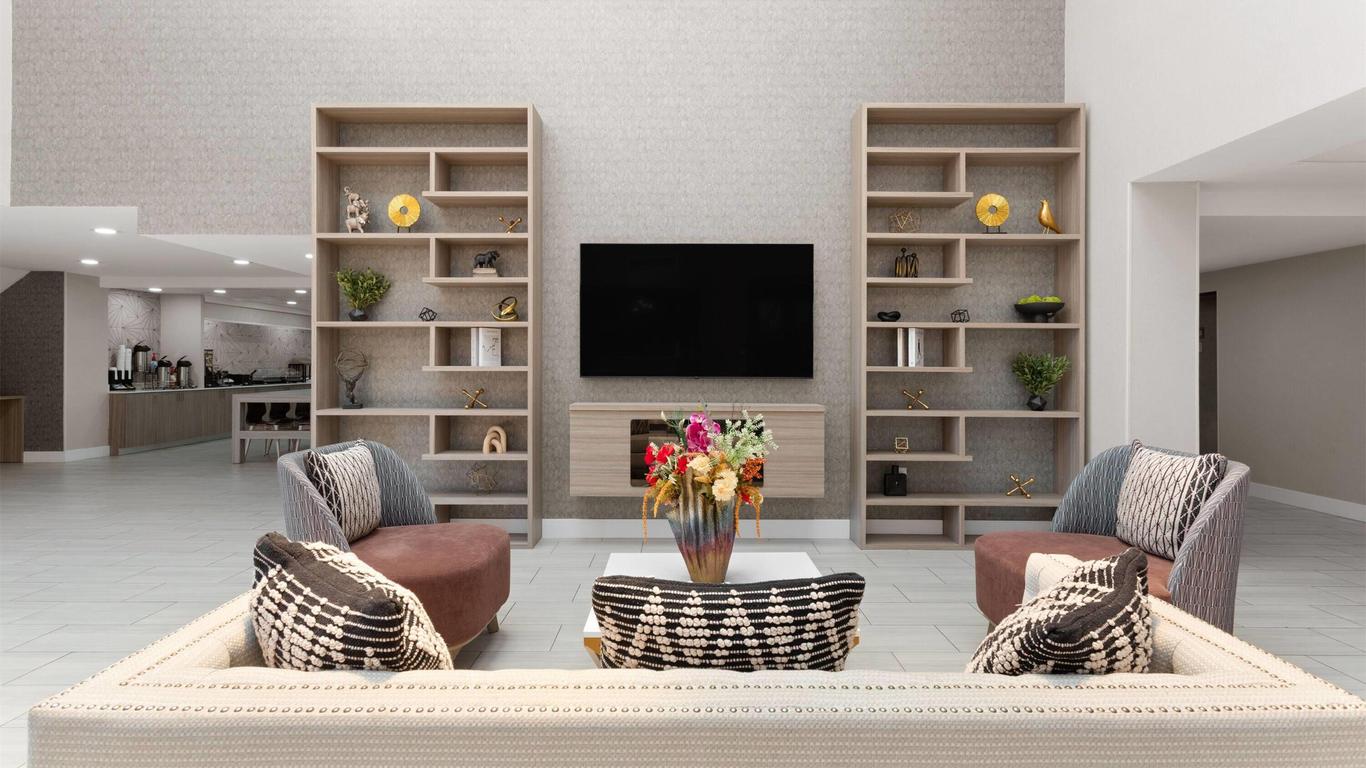 La Quinta Inn & Suites by Wyndham Ft Lauderdale Cypress Cr