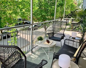 Boho Comfort Near It All - 6 people - EV Chrger - 魁北克市 - 陽台