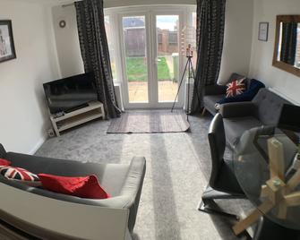 Harpers brook house, Netflix TVs and fast WIFI - Corby - Living room