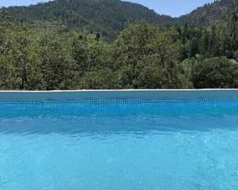 NEW! Stellar Jay Valley oasis-pool & hot tub! - Willits - Басейн