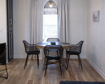 Golf Course Views, Sunsets & Chill Vibes - Columbus - Dining room