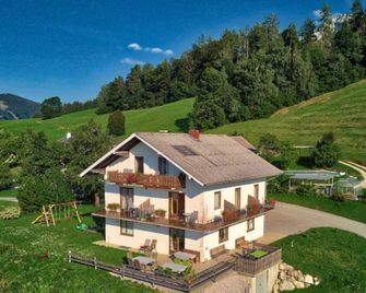 Stadler Farm Inn - Vacation Rental for 2 People, Ground Floor - Steinbach am Attersee - Gebouw