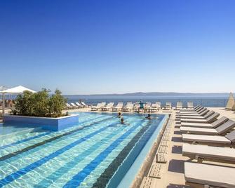 Bluesun Hotel Jadran - Tučepi - Zwembad